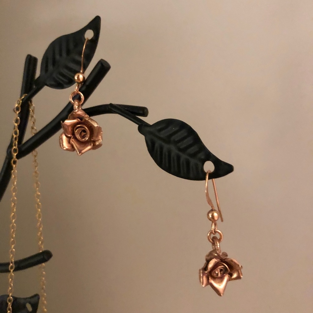 100% OF FUNDS DONATED❤️ UO Dainty Jewelry Stand - Picture 2 of 2